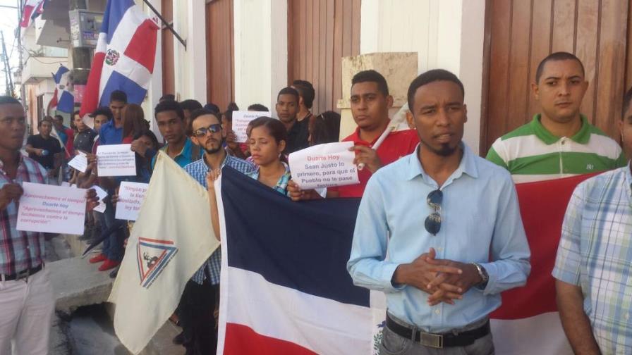 Juventud Duartiana considera “corta” la suspensión del comunicador Álvaro Arvelo hijo Juventud Duartiana considera “corta” la suspensión del comunicador Álvaro Arvelo hijo