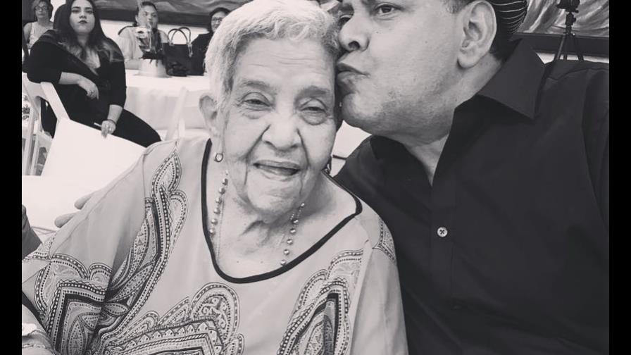 Fernando Villalona anuncia fallecimiento de su madre: “Estoy muy triste por tu partida” 