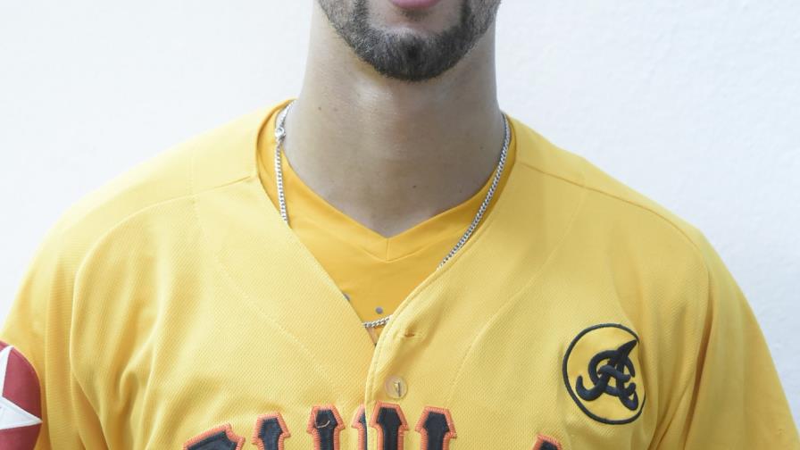 Para Jorge López es un honor tirar el primer juego de las Águilas Cibaeñas 