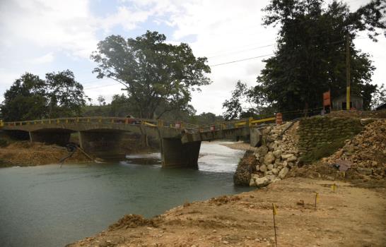 Puente que cruza el río Jamao en Espaillat se encuentra a punto de colapsar 