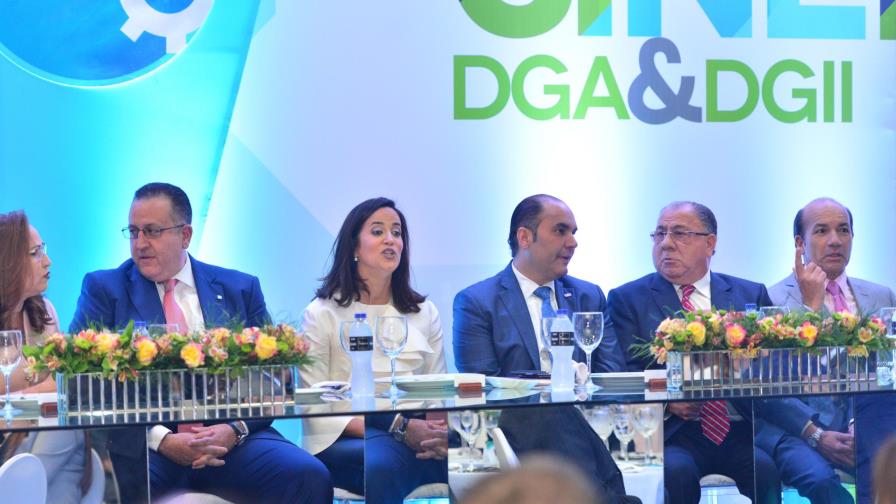 Director DGII advierte seguirán cerrando negocios en Santiago Director DGII advierte seguirán cerrando negocios en Santiago