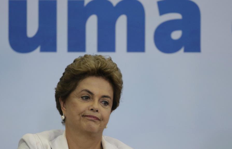 Tribunal de Cuentas de Brasil ordena bloquear bienes de Rousseff por daños a Petrobras