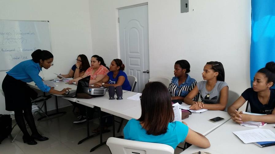 Innovación educativa: Centro técnico de Baní operará con aula virtual Innovación educativa: Centro técnico de Baní operará con aula virtual