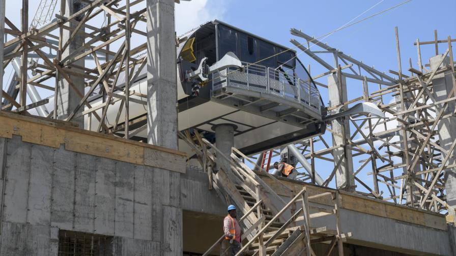 Continúan trabajos de montaje del cableado del Teleférico Santo Domingo