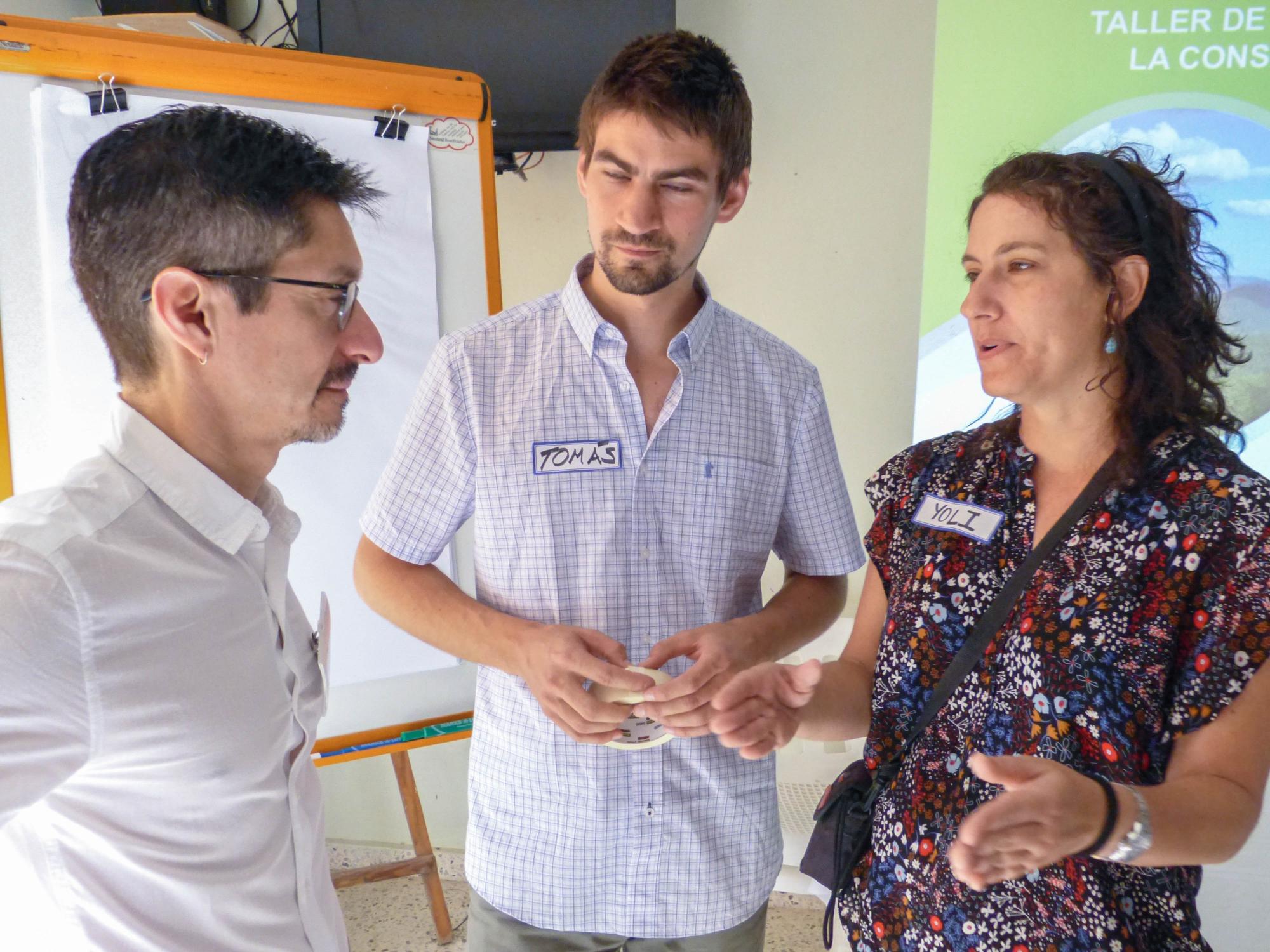 Oscar Maldonado (Izquierda) y Yolanda León antes del taller.