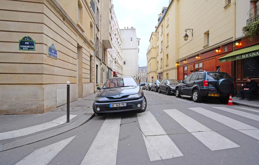 París quiere prohibir los vehículos de diesel en 2024 y de gasolina en 2030 