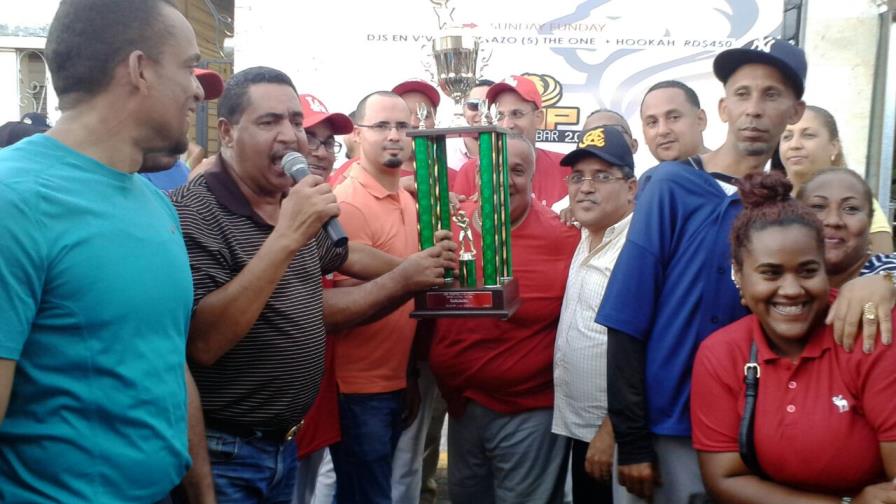 Rebelde se corona en torneo municipal sóftbol de Tenares