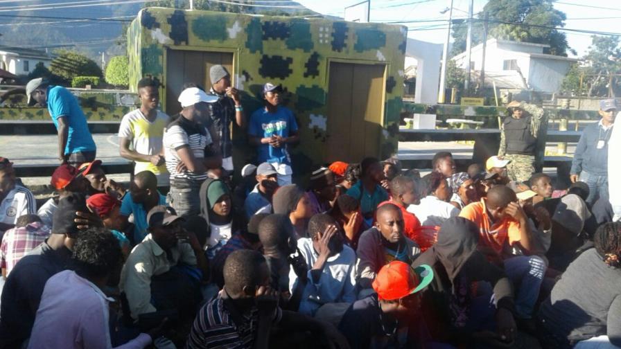 Migración detiene 297 extranjeros en diferentes puntos del país