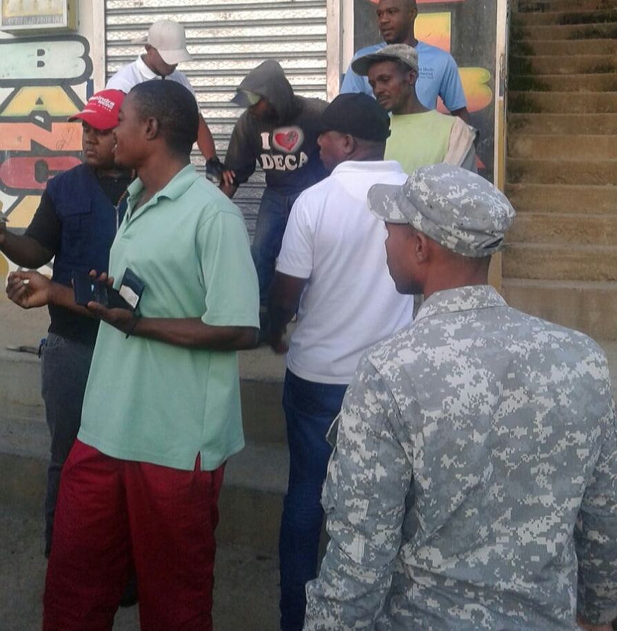 Militares participaron en las detenciones de los extranjeros. 