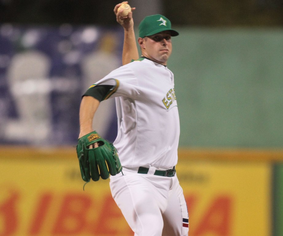 El zurdo Evan MaClane se apresta a convertirse en el refuerzo líder en temporadas en el béisbol invernal de la República Dominicana, con 10 temporadas.