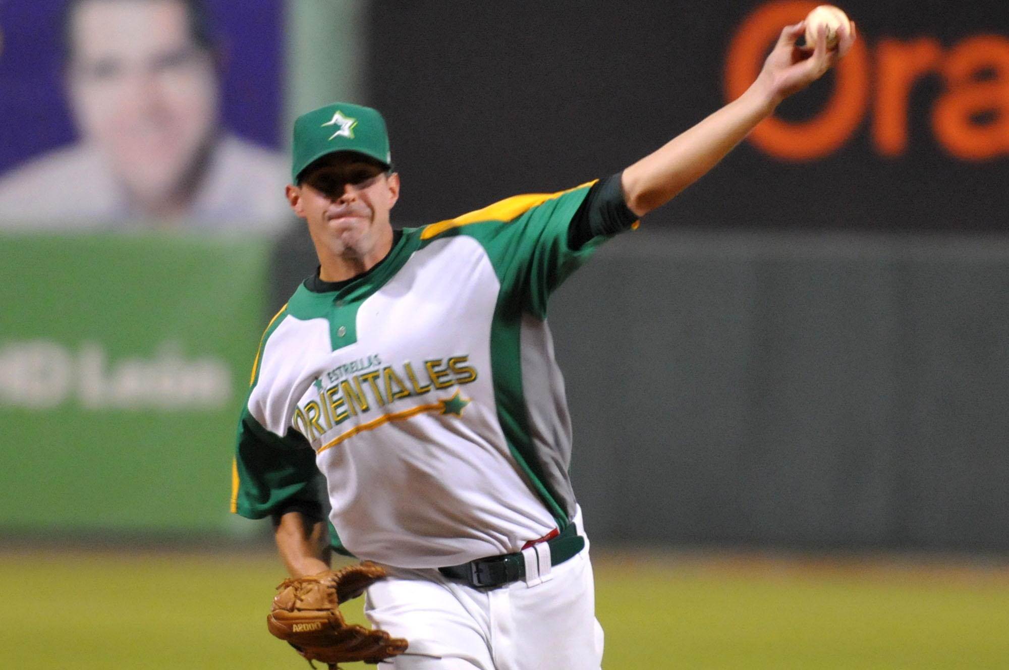 El zurdo Evan MaClane se apresta a convertirse en el refuerzo líder en temporadas en el béisbol invernal de la República Dominicana, con 10 temporadas.