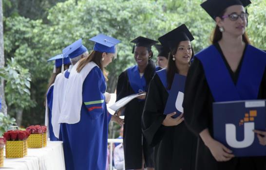 UAPA gradúa 1,205 nuevos profesionales; figuran dos internos del CCR San Felipe Puerto Plata
