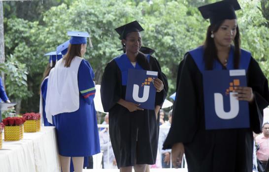 UAPA gradúa 1,205 nuevos profesionales; figuran dos internos del CCR San Felipe Puerto Plata