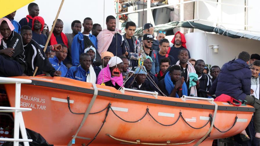 Desembarcan en Italia 606 inmigrantes rescatados del mar, de ellos 241 niños