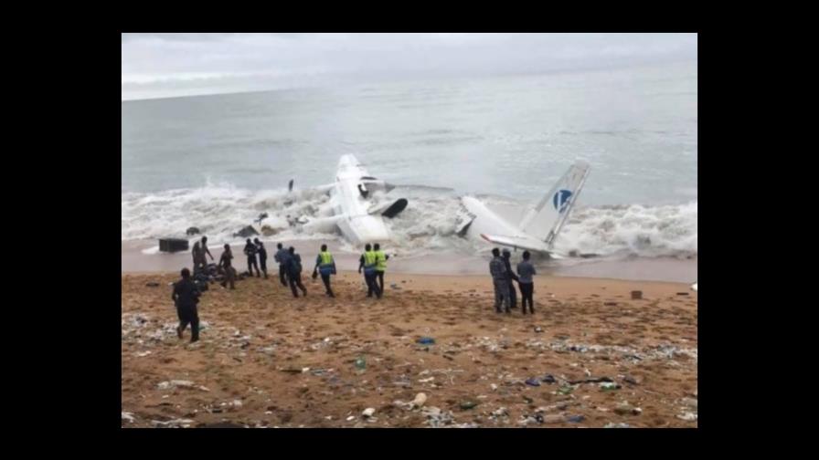 Al menos cuatro muertos tras caer avión en Costa de Marfil