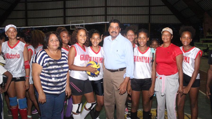 Empieza torneo voleibol y softball femeninos en La Victoria