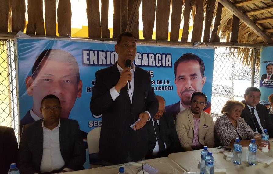 Enrique García deplora tribunal de Santo Domingo opere en furgón