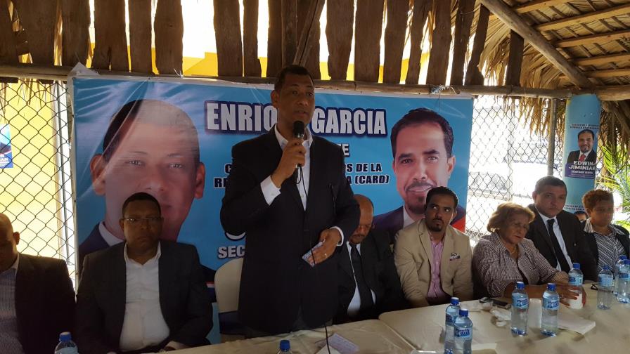 Enrique García deplora tribunal de Santo Domingo opere en furgón