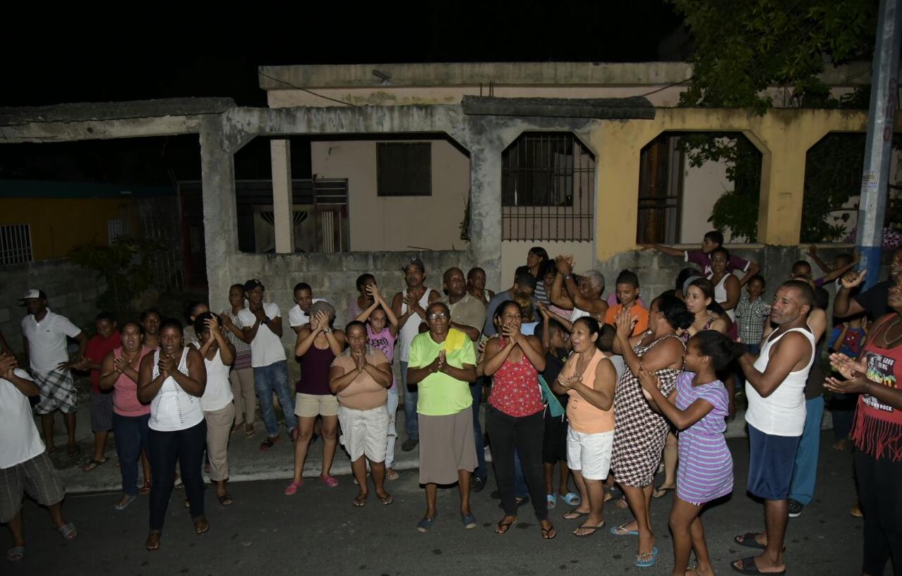 Según relatan los residentes del sector, la familia del doctor ha tenido que dejar su vivienda ante las amenazas realizadas por familiares y amigos del occiso.