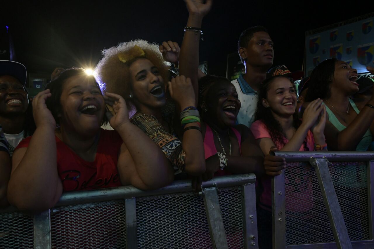 Cientos de personas participaron en el concierto.