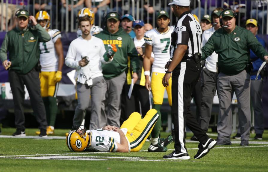 Packers: Rodgers podría perderse resto de campaña por lesión 