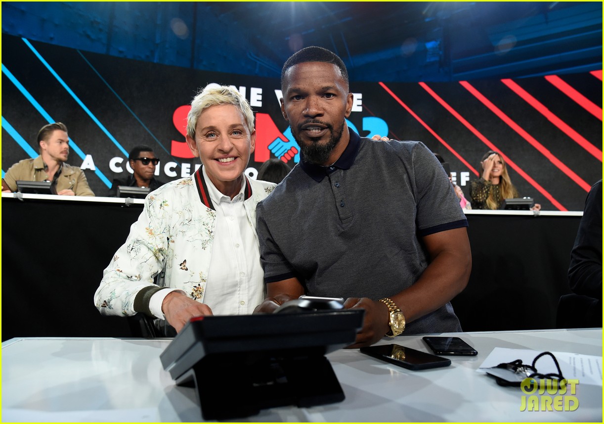 Ellen Degeneres y Jamie Foxx juntos, recaudando dinero para los damnificados.