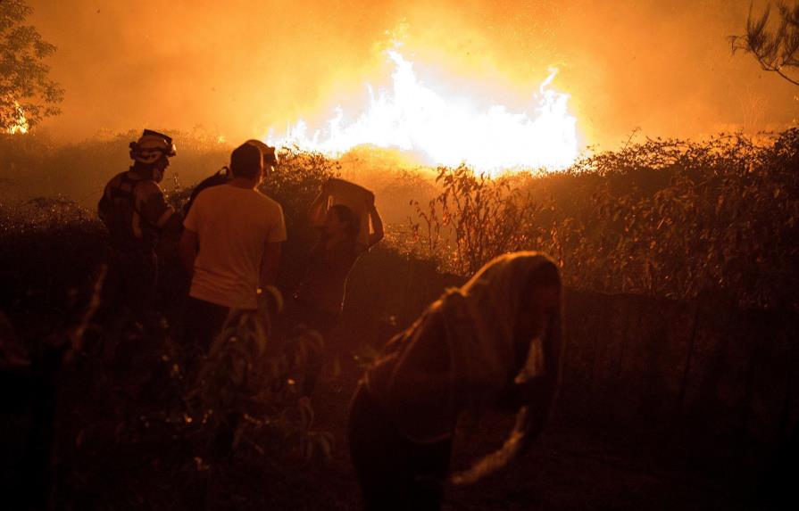 Cuatro muertos y miles de hectáreas quemadas en la región española de Galicia