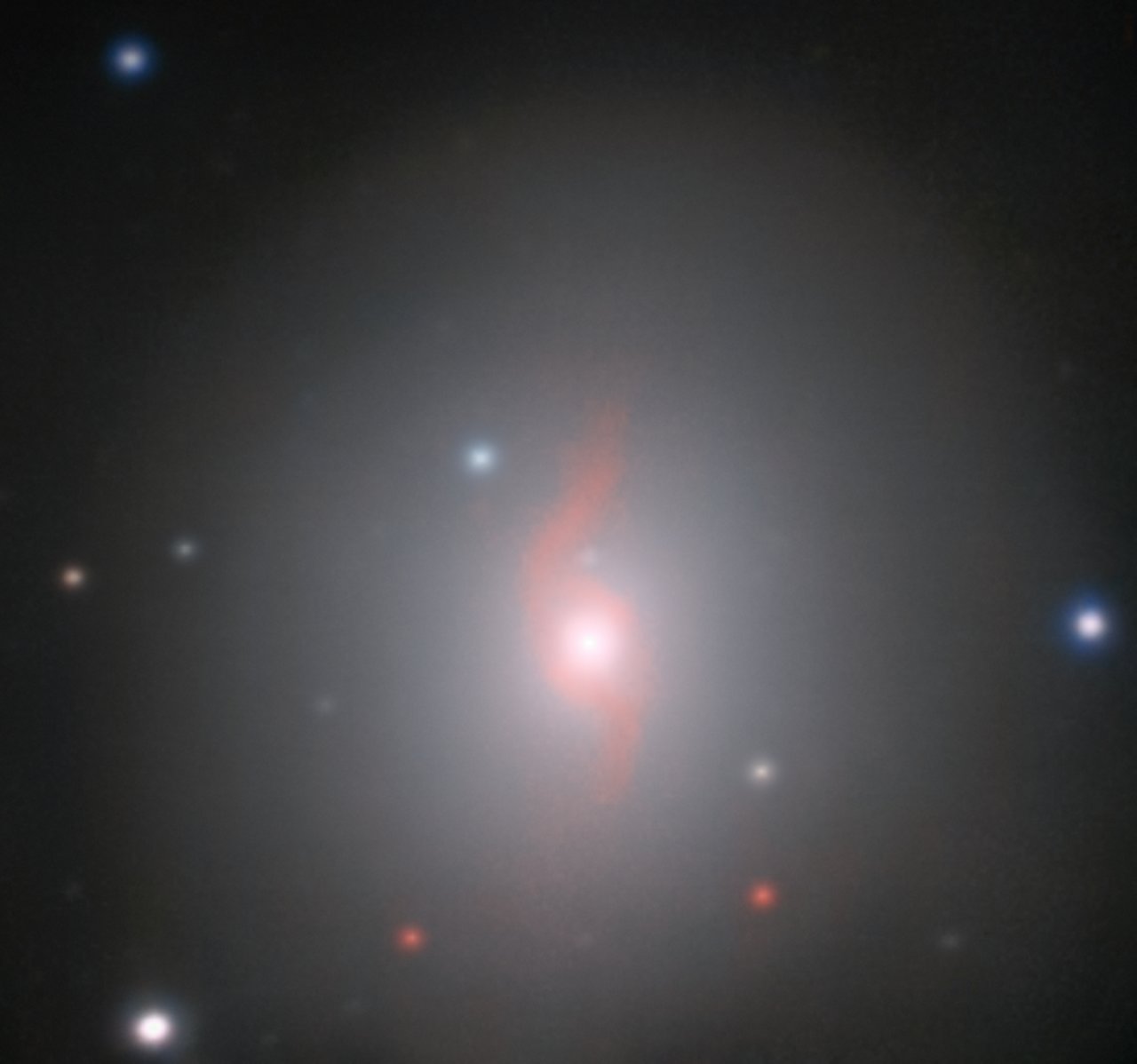 Imagen de VLT/MUSE de la galaxia NGC 4993 y la kilonova.