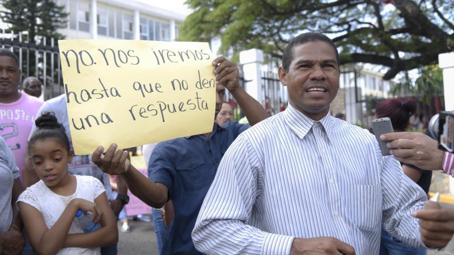 Damnificados por inundaciones en Santiago reclaman ayudas de autoridades; montaron piquete en Cabildo Damnificados por inundaciones en Santiago reclaman ayudas de autoridades; montaron piquete en Cabildo