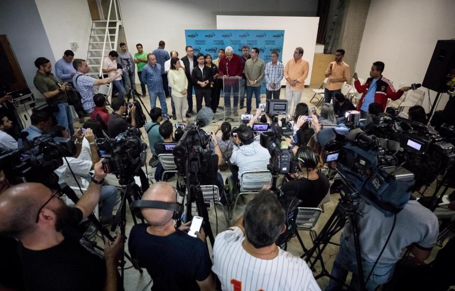 Oposición venezolana descarta diálogo tras su derrota electoral