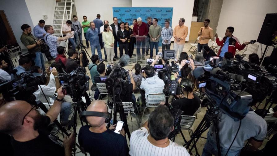 Oposición venezolana descarta diálogo tras su derrota electoral