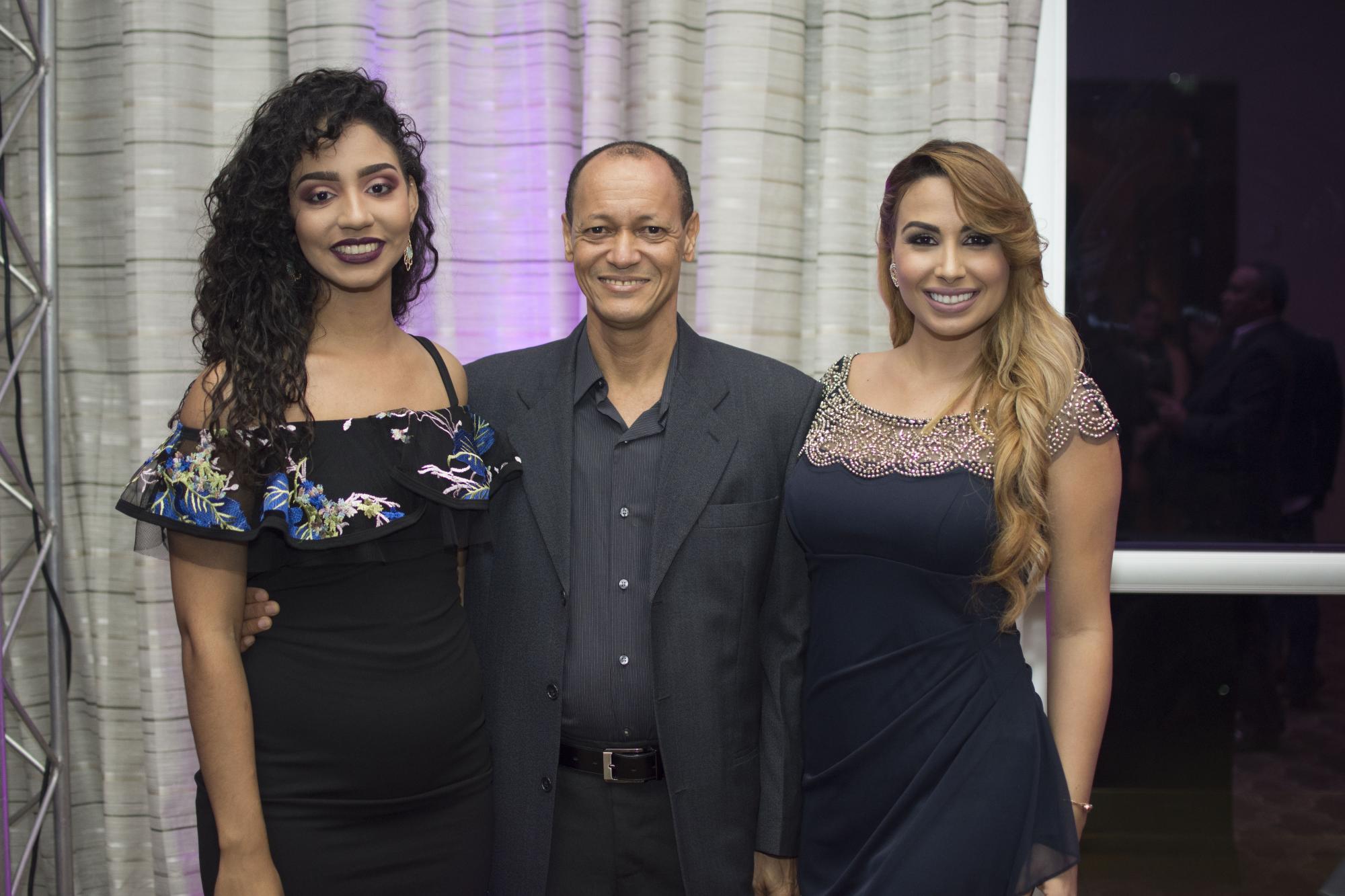 Parte de los integrantes del programa de televisión que se difundirá por Color Visión 