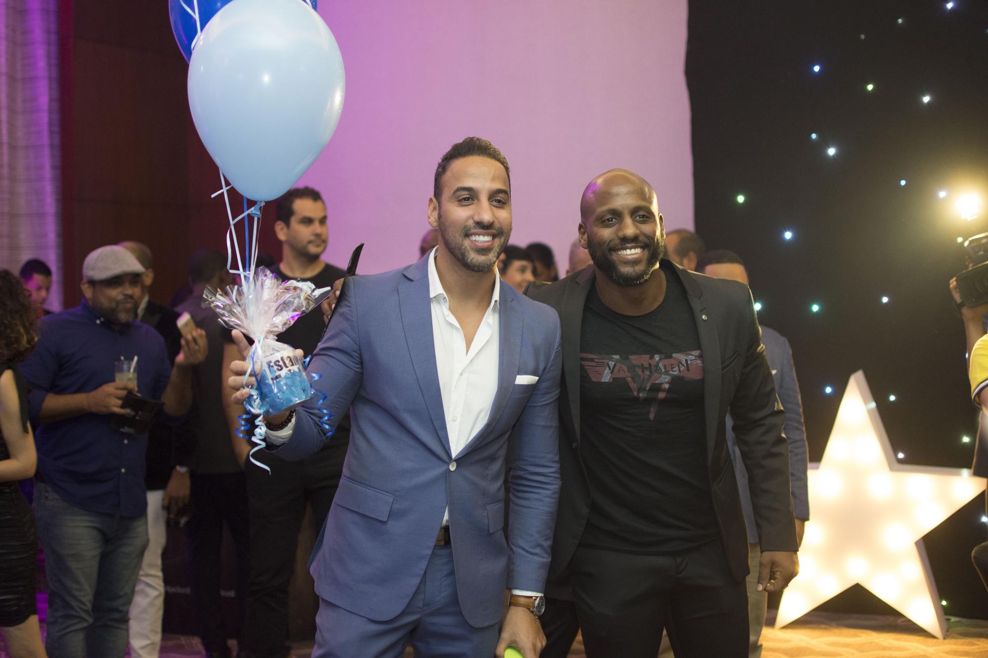 Antiguos compañeros de Jhoel como Enrique Quailey, con quien trabajó en el programa Conectados le acompañaron. 