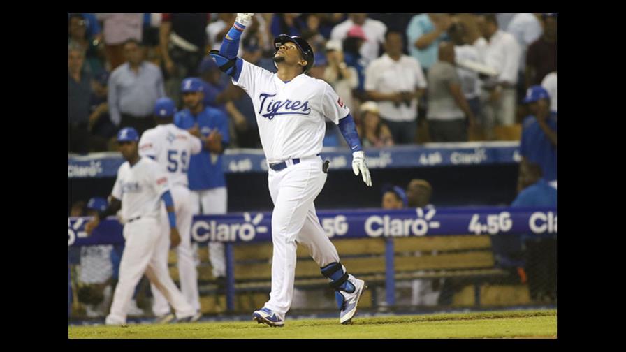 Tigres del Licey: firmado tarde como receptor, Miguel Gómez nunca dejó de trabajar