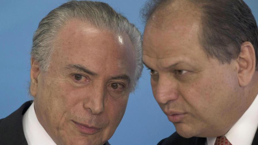 Comisión de diputados abren maratoniana sesión para definir futuro de Temer