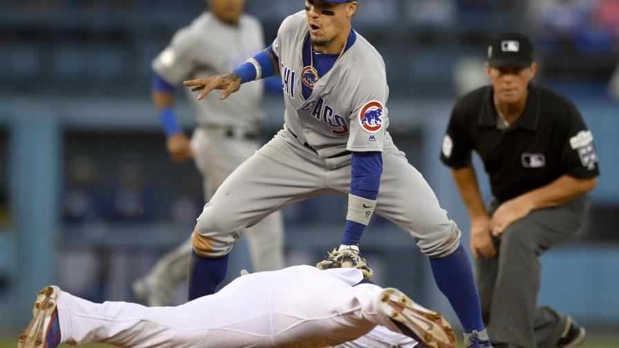 Javier  Báez a la banca tras mala racha en playoffs 