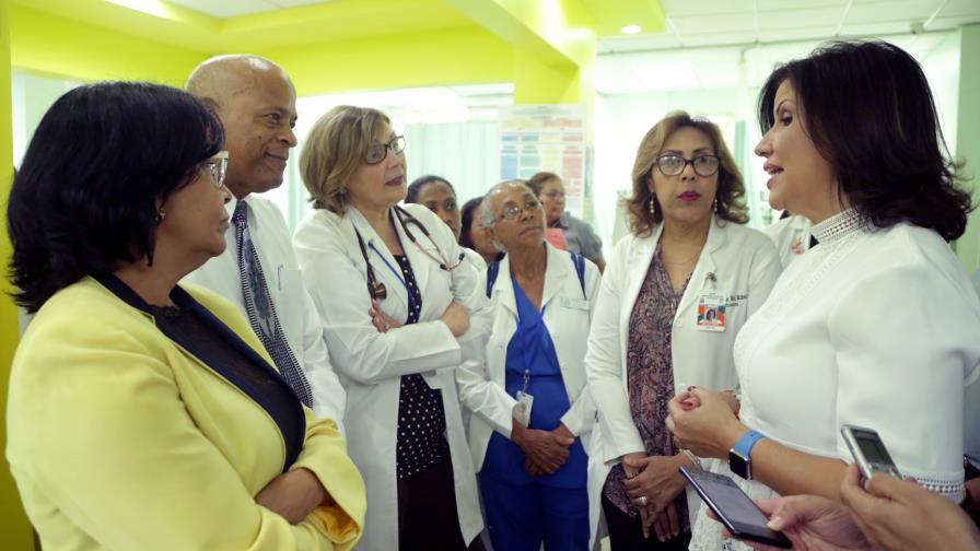 Vicepresidenta exhorta a médicos brindar servicios que demanda la población