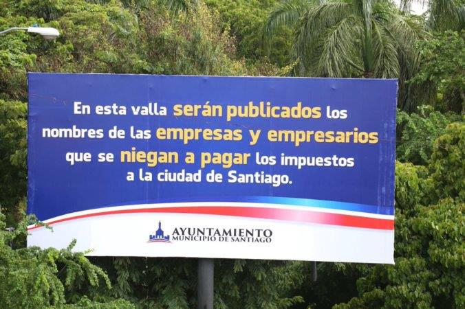ACIS exhorta a sus asociados a no pagar al ayuntamiento de Santiago si los publica en valla
