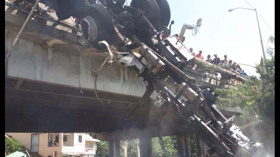 Identifican chofer que se accidentó en camión en San Pedro de Macorís
