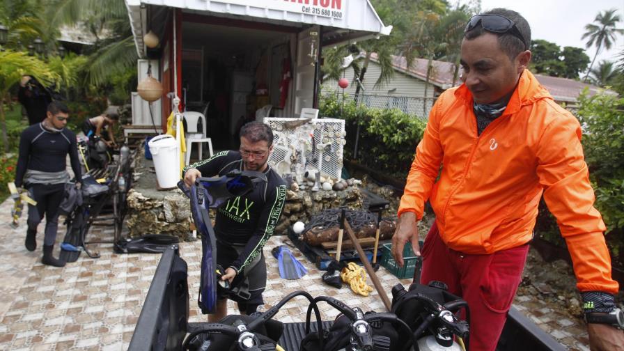Voluntarios rehabilitan ecosistemas marinos de isla colombiana de San Andrés 