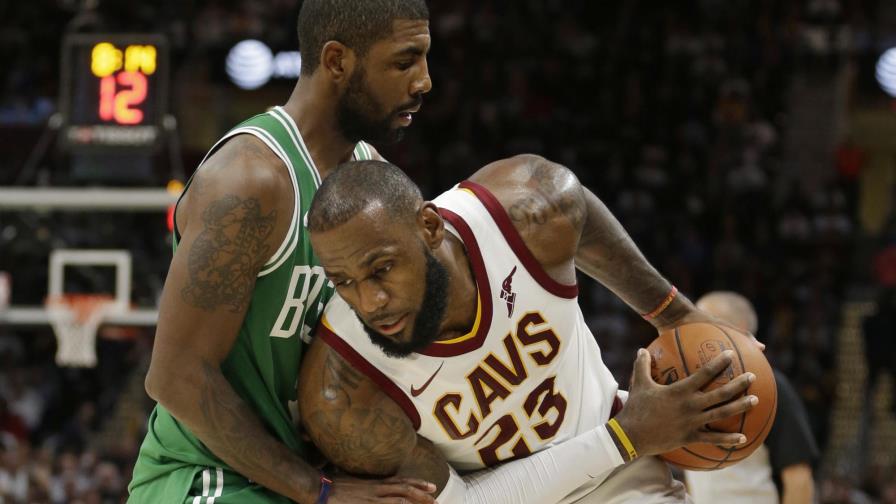 LeBron James coquetea con triple-doble y los Cavaliers derrotan a los Celtics en la apertura