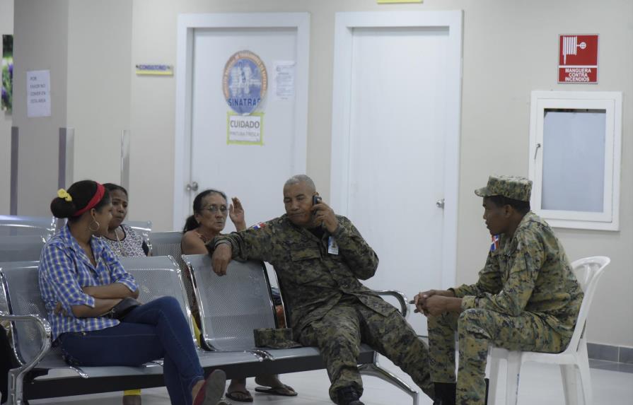 Cierran y militarizan oficinas del sindicato de enfermeras del hospital Cabral y Báez