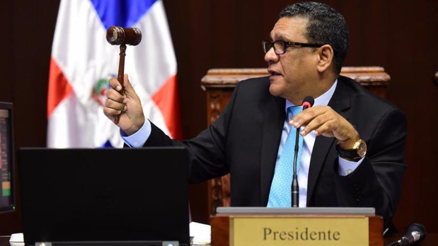 Diputados aprueban proyecto de ley que prohíbe fumar en lugares cerrados Diputados aprueban proyecto de ley que prohíbe fumar en lugares cerrados