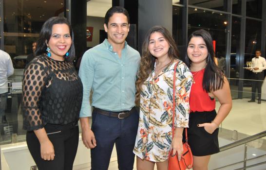 Giannina Azar presenta colección otoño-invierno