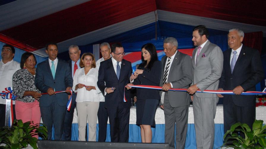 Presidente Medina entrega tres centros educativos y una estancia infantil 