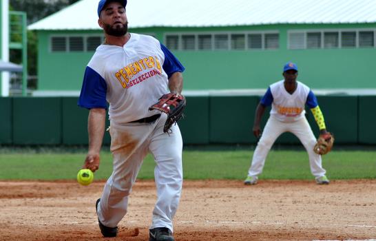 Picapiedras y Cementera se citan en final del softbol de ligas del Distrito Nacional