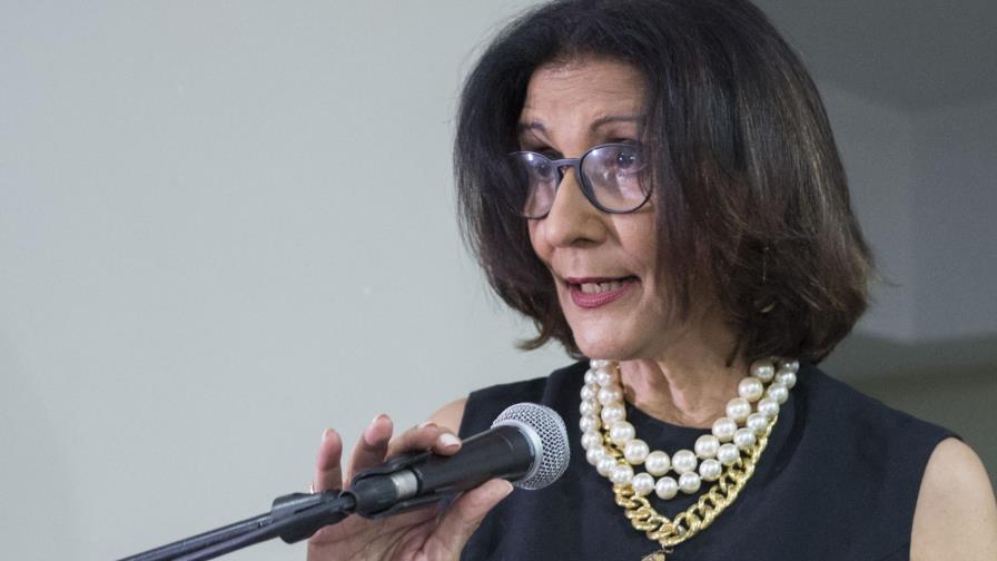 Ya circula “Luna, antología del placer II”, recetas poesías y conjuros de Johanne Goede