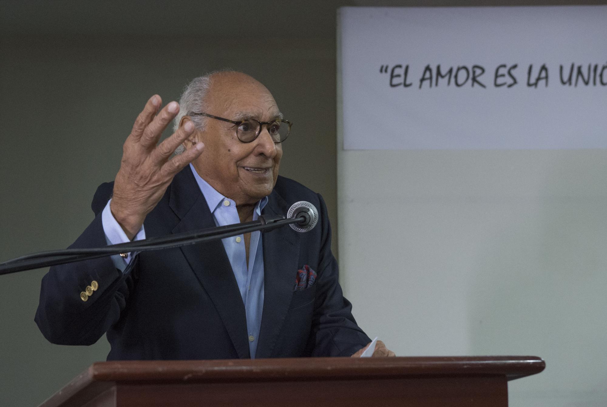 El político e historiador Hugo Tolentino Dipp, prologuista de la obra.