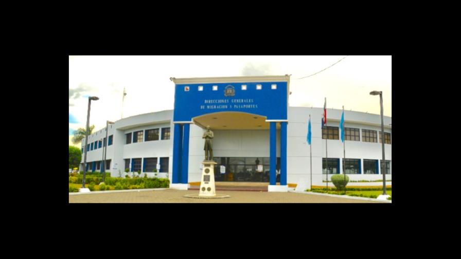 Migración llama a extranjeros con residencia temporal a pasar por su sede