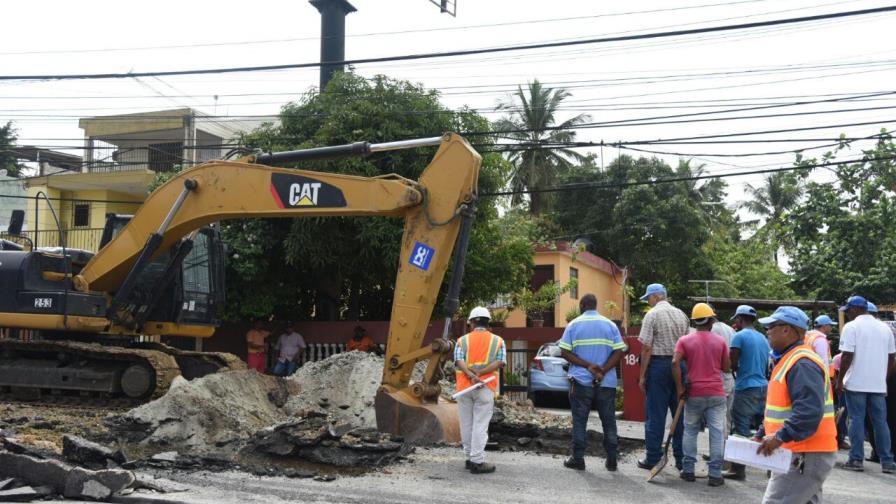 CAASD inicia trabajos de reparación de tubería en el Ensanche Quisqueya